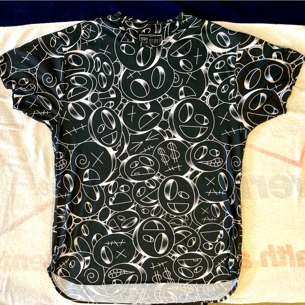 New, no tags, Entree short sleeve shirt t shirt, all over print, XL, Black White